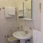 Moderno Hotel 2*