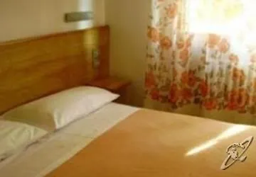 Moderno Hotel 2*